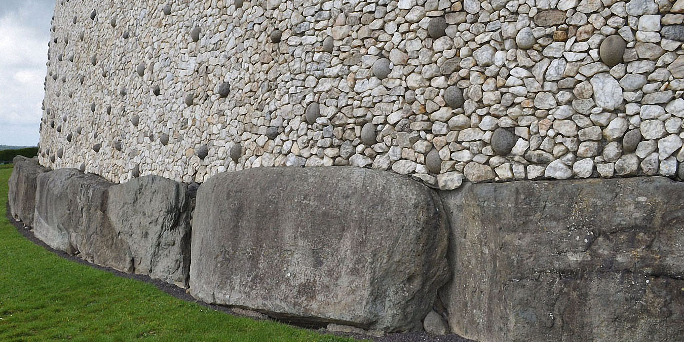 Newgrange : détail du mur d’enceinte