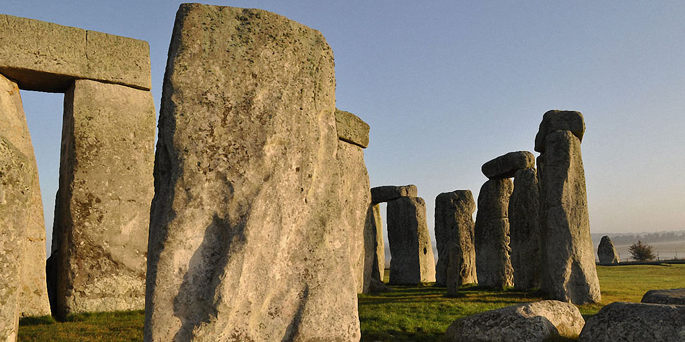 Stonehenge : au fond à droite, la Pierre Talon (Heelstone)